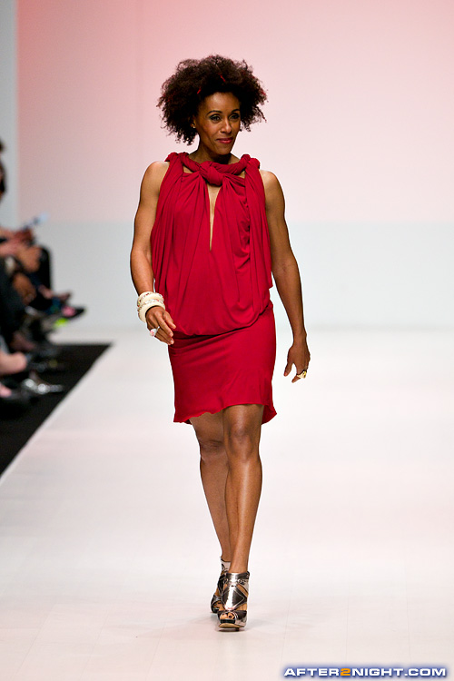 Next image from LG Toronto Fashion Week, Fall/Winter 2009-2010: Heart
    Truth Fashion Show
