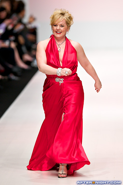 Next image from LG Toronto Fashion Week, Fall/Winter 2009-2010: Heart
    Truth Fashion Show